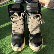 Load image into Gallery viewer, Rick Owens Geobaskets Size 40
