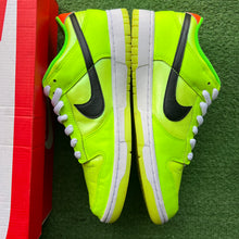 Load image into Gallery viewer, Nike Volt Low Dunks Size 10
