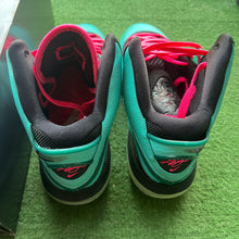 Load image into Gallery viewer, Nike LeBron South Beach 8s Size 10
