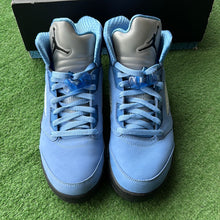 Load image into Gallery viewer, Jordan UNC 5s Size 10.5
