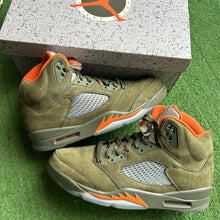 Load image into Gallery viewer, Jordan Olive 5s Size 10.5
