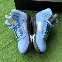 Load image into Gallery viewer, Jordan UNC 5s Size 10.5
