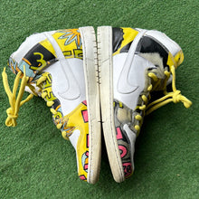 Load image into Gallery viewer, Nike De La Soul High Dunks Size 11.5
