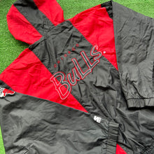 Load image into Gallery viewer, Vintage Chicago Bulls Windbreaker Size XL
