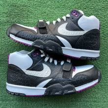 Load image into Gallery viewer, Nike Tokyo Air Trainer 1s Size 11
