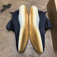 Load image into Gallery viewer, Yeezy Carbon 350 V2s Size 11
