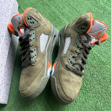 Load image into Gallery viewer, Jordan Olive 5s Size 10.5
