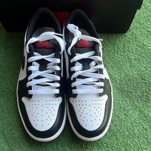 Load image into Gallery viewer, Jordan Black Toe 1 Lows Size 8.5
