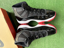 Load image into Gallery viewer, Jordan Bred 11s Size 10
