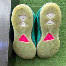 Load image into Gallery viewer, Nike LeBron South Beach 8s Size 10
