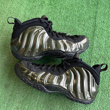 Load image into Gallery viewer, Nike Legion Green Foamposites Size 10.5
