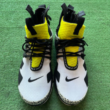 Load image into Gallery viewer, Nike Dynamic Yellow Mid Prestos Size 10
