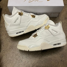 Load image into Gallery viewer, Jordan Metallic Gold 4s Size 8W/6.5M
