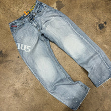 Load image into Gallery viewer, Akademiks Jeans Size 32
