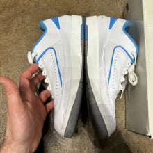 Load image into Gallery viewer, Jordan University Blue 2 Lows Size 9
