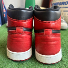 Load image into Gallery viewer, Jordan Bred 1s Size 8
