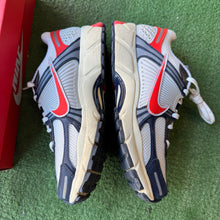 Load image into Gallery viewer, Nike USA Vomero 5s Size 8
