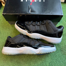 Load image into Gallery viewer, Jordan Space Jam Low 11s. Size 9
