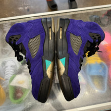 Load image into Gallery viewer, Jordan Alternate Grape 5s Size 10
