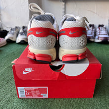 Load image into Gallery viewer, Nike USA Vomero 5s Size 8
