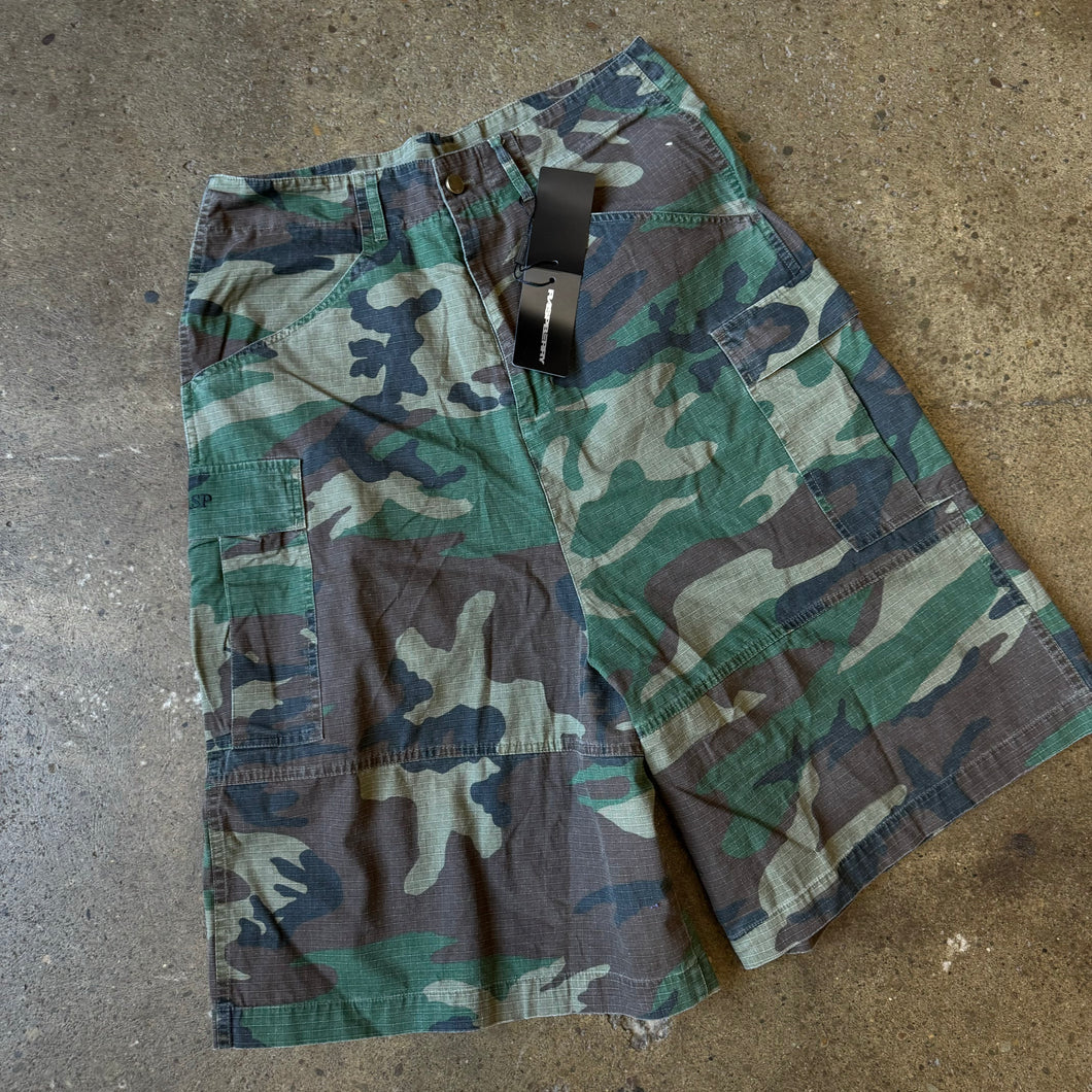 Raspberry Hills Camo Long Shorts Size S