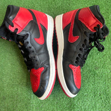 Load image into Gallery viewer, Jordan Bred 1s Size 8
