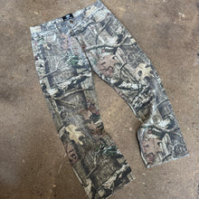 Load image into Gallery viewer, Vintage Camo Pants Size 36 x 32
