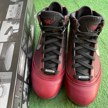 Load image into Gallery viewer, Nike Lebron Christmas 7s Size 8
