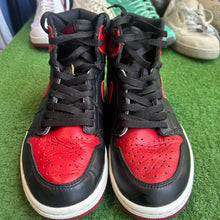 Load image into Gallery viewer, Jordan Bred 1s Size 8
