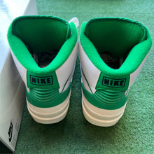 Load image into Gallery viewer, Jordan Lucky Green 2s Size 9.5

