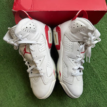 Load image into Gallery viewer, Jordan Red Oreo 6s Size 9.5
