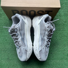 Load image into Gallery viewer, Yeezy Static 700s Size 9
