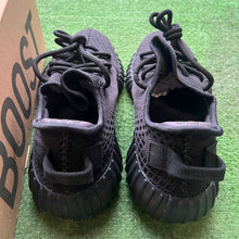 Load image into Gallery viewer, Yeezy Onyx 350 V2s Size 7.5
