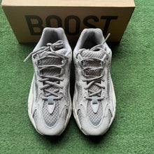 Load image into Gallery viewer, Yeezy Static 700s Size 9
