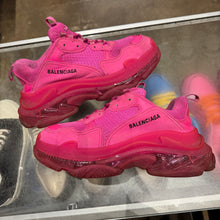 Load image into Gallery viewer, Balenciaga Triple S Size 40
