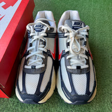 Load image into Gallery viewer, Nike USA Vomero 5s Size 8
