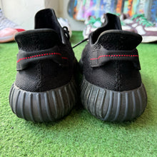 Load image into Gallery viewer, Yeezy Bred 350 V2s Size 11
