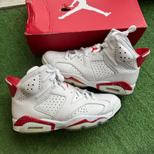 Load image into Gallery viewer, Jordan Red Oreo 6s Size 9.5
