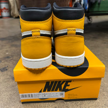 Load image into Gallery viewer, Jordan Taxi 1s Size 8
