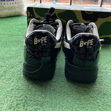 Load image into Gallery viewer, A Bathing Ape Black Patent Bapestas Size 8
