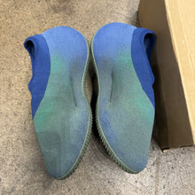 Load image into Gallery viewer, Yeezy Faded Azure Knit Runners Size 7
