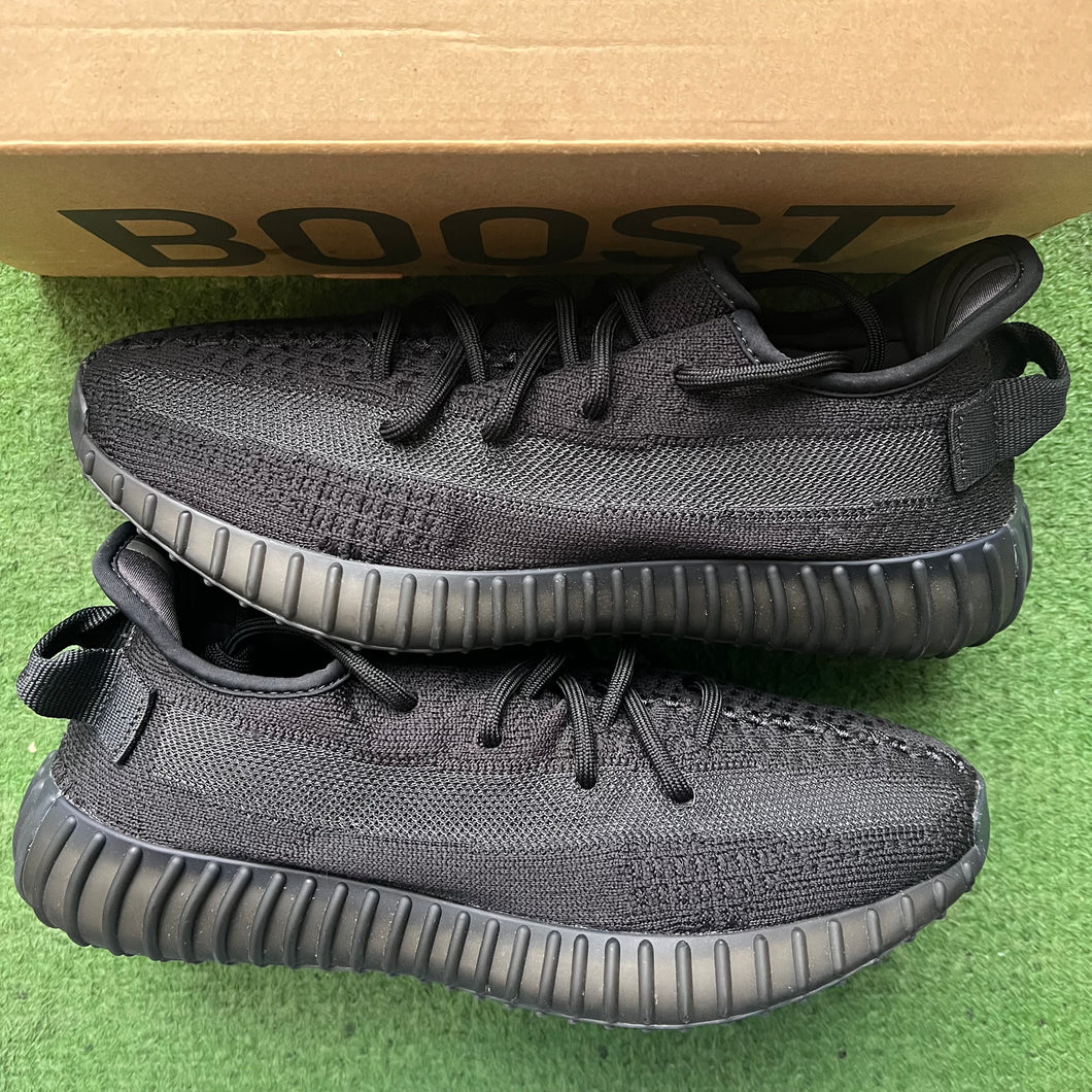 Yeezy Onyx 350 V2s Size 7.5