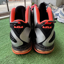 Load image into Gallery viewer, Nike Lebron Mango 9s Size 11.5
