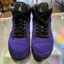 Load image into Gallery viewer, Jordan Alternate Grape 5s Size 10
