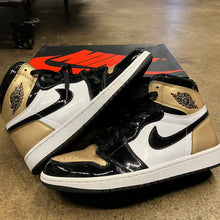 Load image into Gallery viewer, Jordan Gold Toe 1s Size 10
