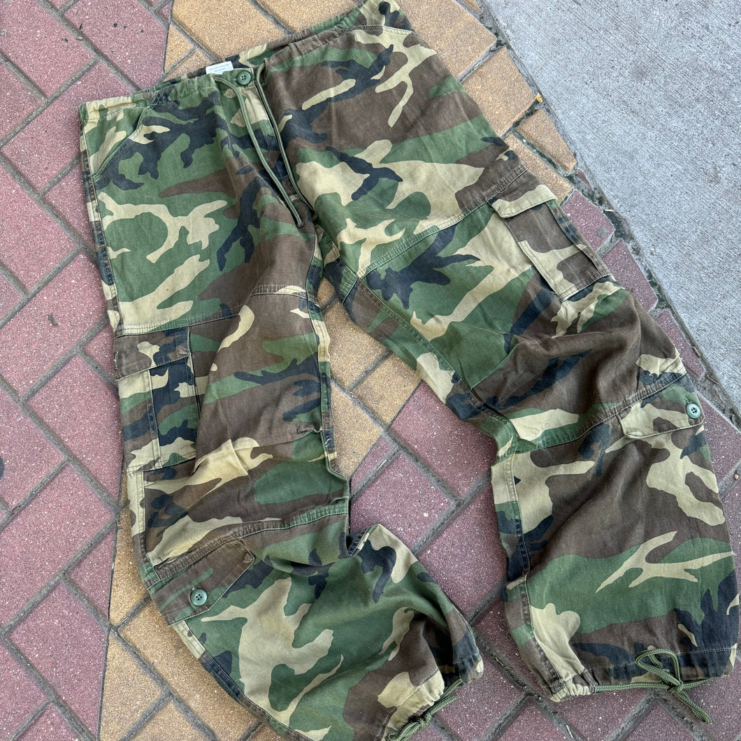 Vintage Camo Pants Size M