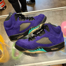 Load image into Gallery viewer, Jordan Alternate Grape 5s Size 10
