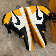 Load image into Gallery viewer, Jordan Taxi 1s Size 8
