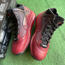 Load image into Gallery viewer, Nike Lebron Christmas 7s Size 8
