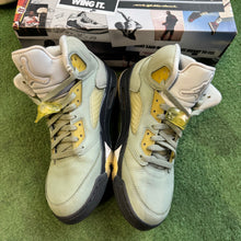 Load image into Gallery viewer, Jordan Jade Horizon 5s Size 9.5
